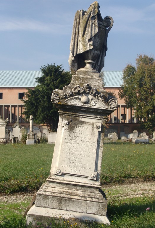 Urna con panneggio. (monumento) - Giuseppe Verona
