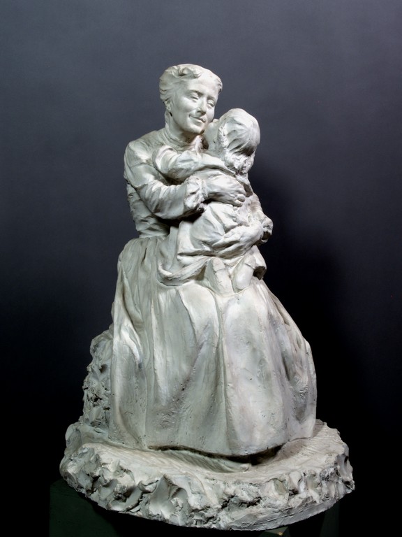 "la madre seduta con in braccio la nipote Maria Teresa." (scultura), Baccarini Domenico