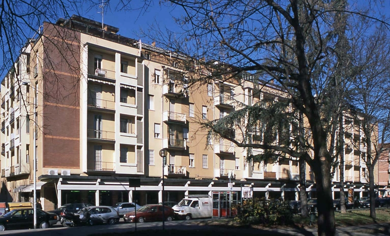 Quartiere "La Meridiana" e grattacielo, sulla via San Vitale (Bologna)