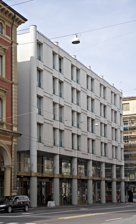 Ristrutturazione dell'Istituto bancario San Paolo (Bologna)