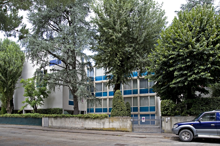 Casa ad appartamenti in via Farini (Faenza)