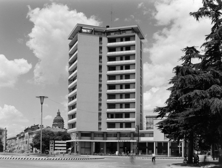 Grattacielo, Condominio a Porta San Pietro (Reggio Emilia)