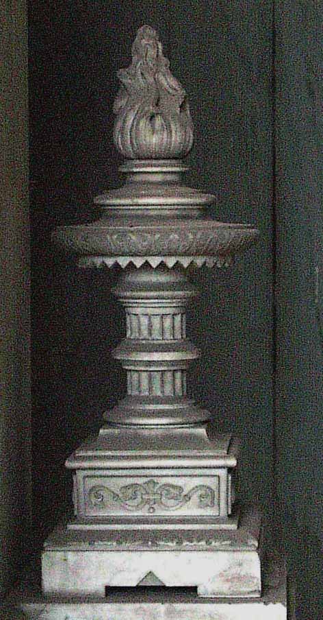 candelabro acceso (scultura) (1873-1875)
