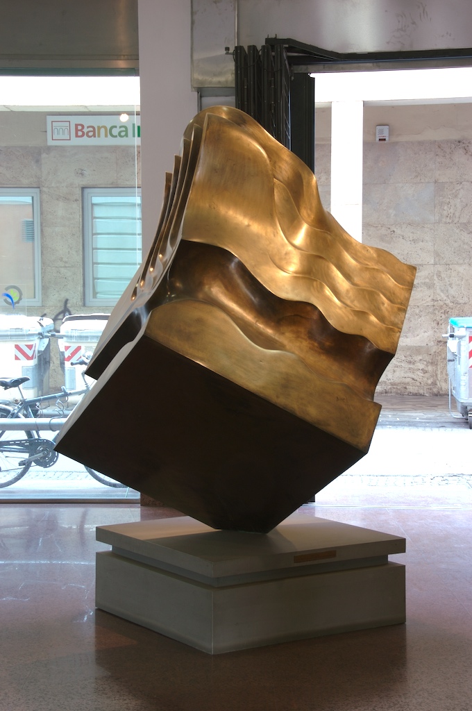 "Cubo alato" (scultura), Zauli Carlo (1969-1970)