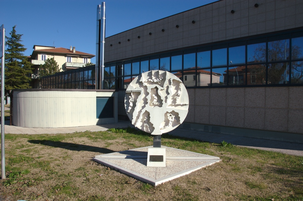 "Il mondo della ginnastica" (scultura), Cinciarini Gianni (2003)