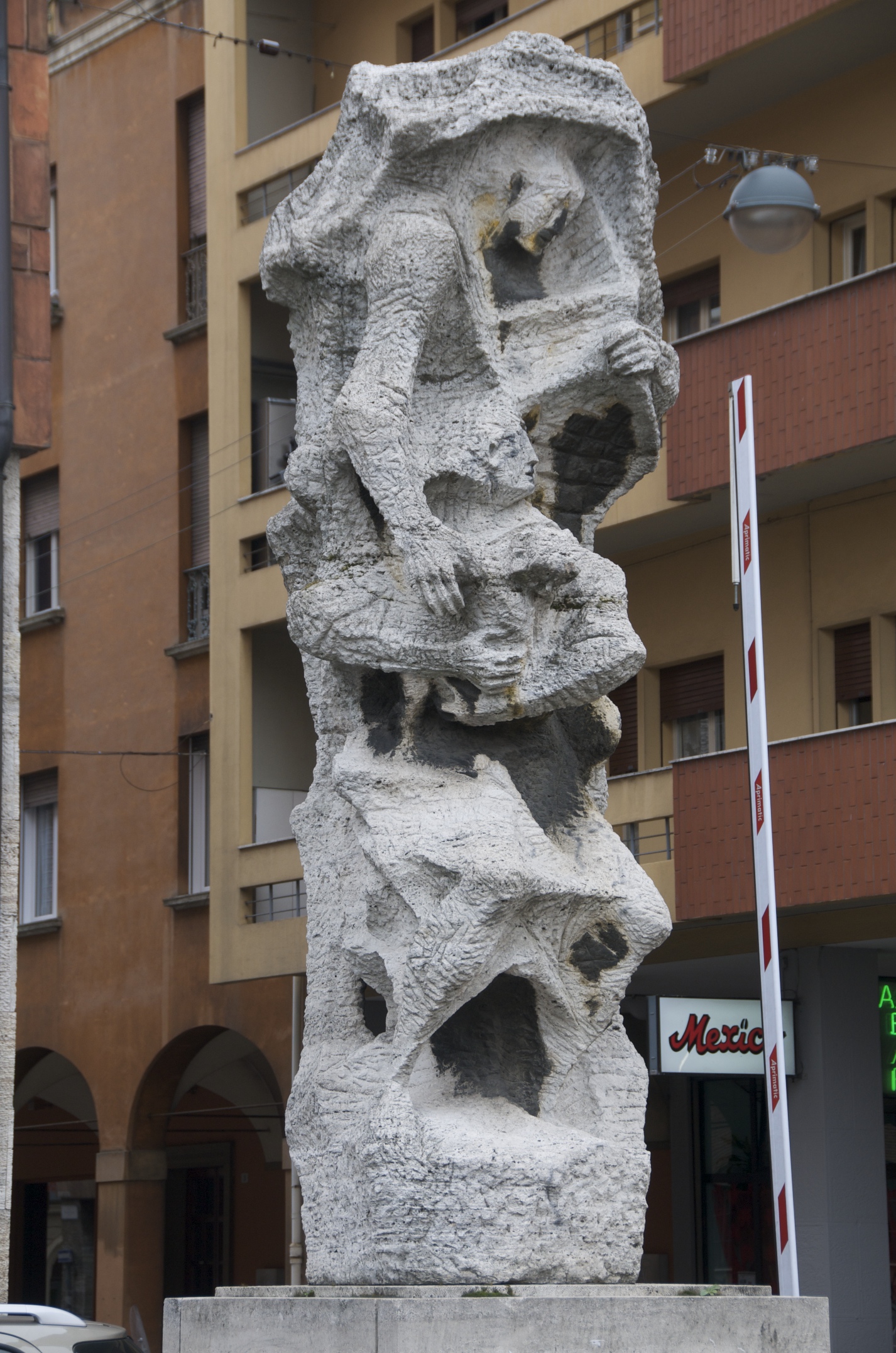 "La famiglia" (scultura), Ghermandi Quinto (1955)