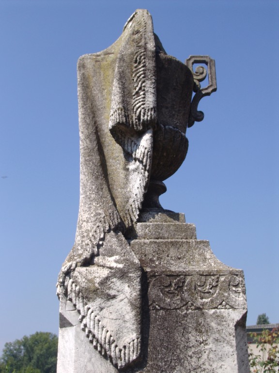 Urna con panneggio. (monumento) - Melli Pisa Regina 