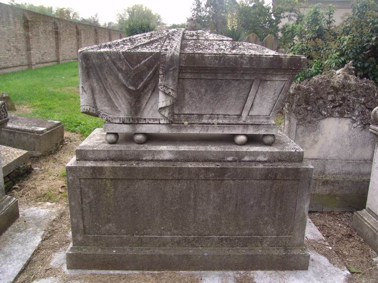 Sarcofago con panneggio. (monumento) - Sanguinetti Cavalieri Allegrina 