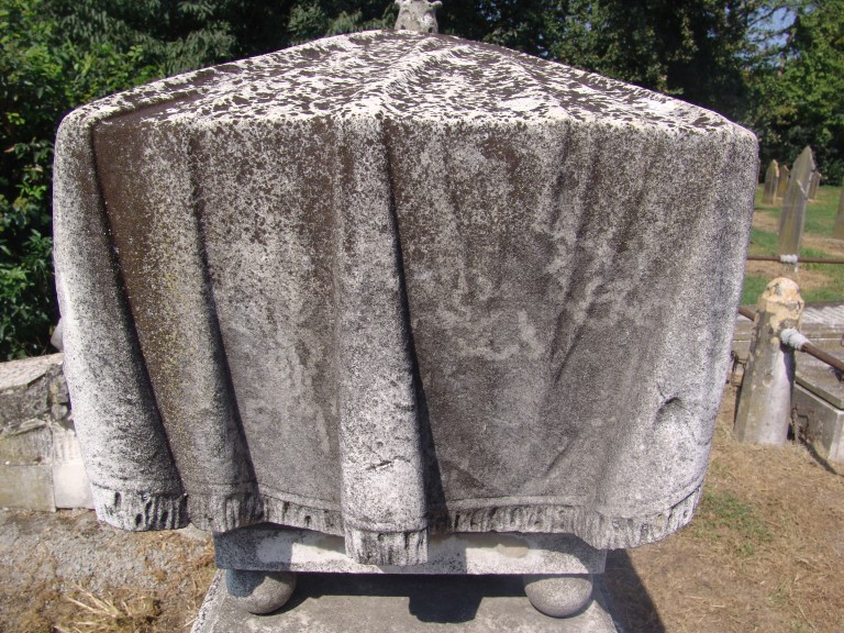 Sarcofago con panneggio. (monumento) - Sanguinetti Cavalieri Allegrina 