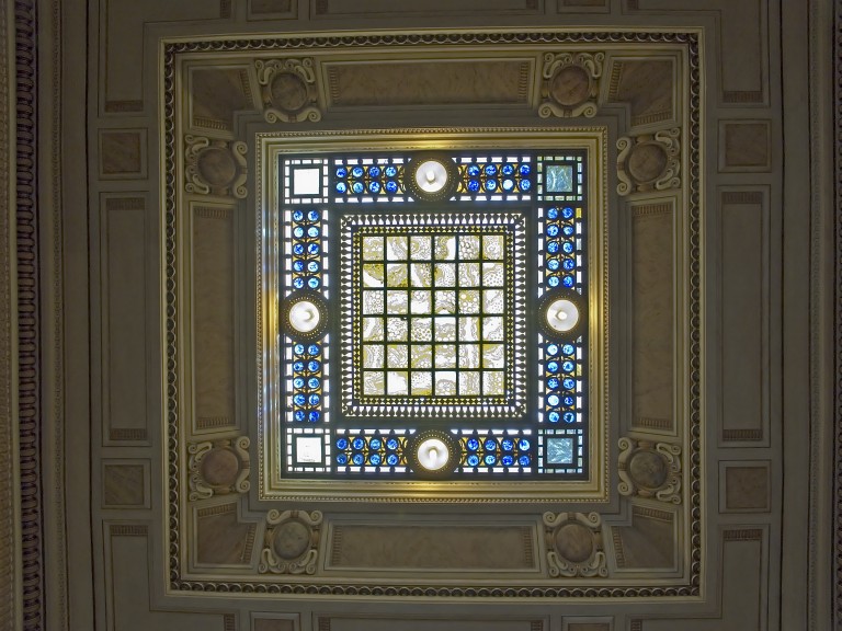 motivi decorativi geometrici, a volute, a finto marmo (lucernario), Giusti Ugo (1919-1923)
