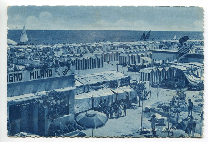 spiaggia di Cesenatico nel 1956, cabine